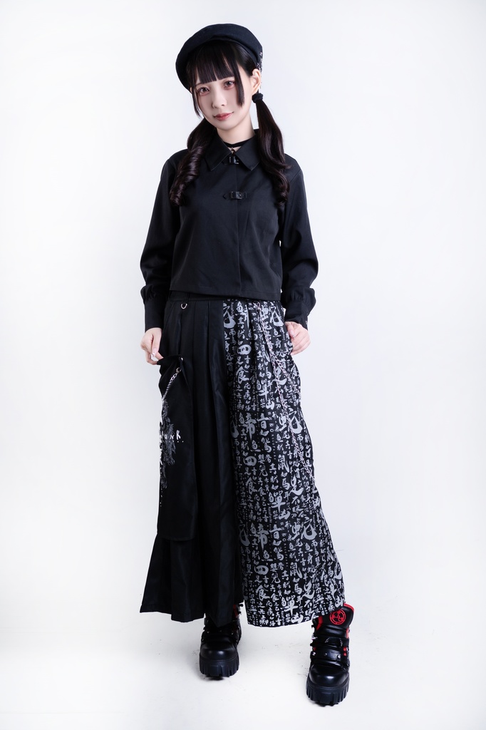 Jillpunk中華モード チャイナ風 山海経奇談 浪人侍 ドレープ袴 ゆるい 漢字書道柄 鎖チェーン付き 取り外し可能なパッチ ワイドバギー剣道パンツ プリーツロング丈ズボン オリジナルパンク メンズ レディース V系 秋葉系 おしゃれ ヴィジュアル系 このページを検索