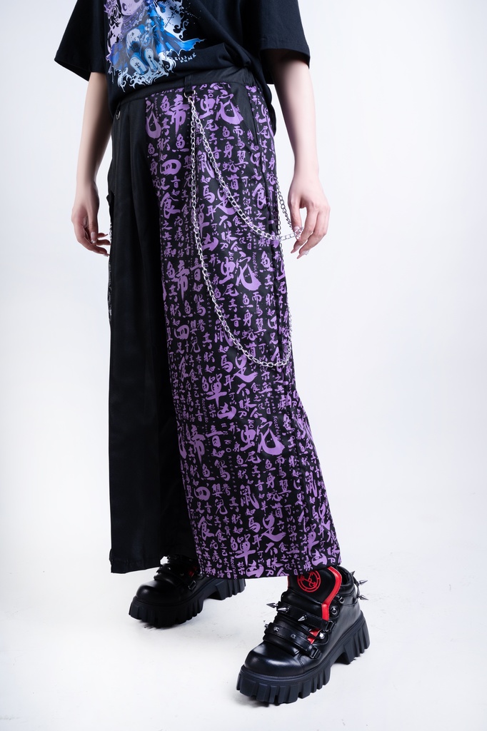 Jillpunk中華モード チャイナ風 山海経奇談 浪人侍 ドレープ袴 ゆるい 漢字書道柄 鎖チェーン付き 取り外し可能なパッチ ワイドバギー剣道パンツ プリーツロング丈ズボン オリジナルパンク メンズ レディース V系 秋葉系 おしゃれ ヴィジュアル系 このページを検索