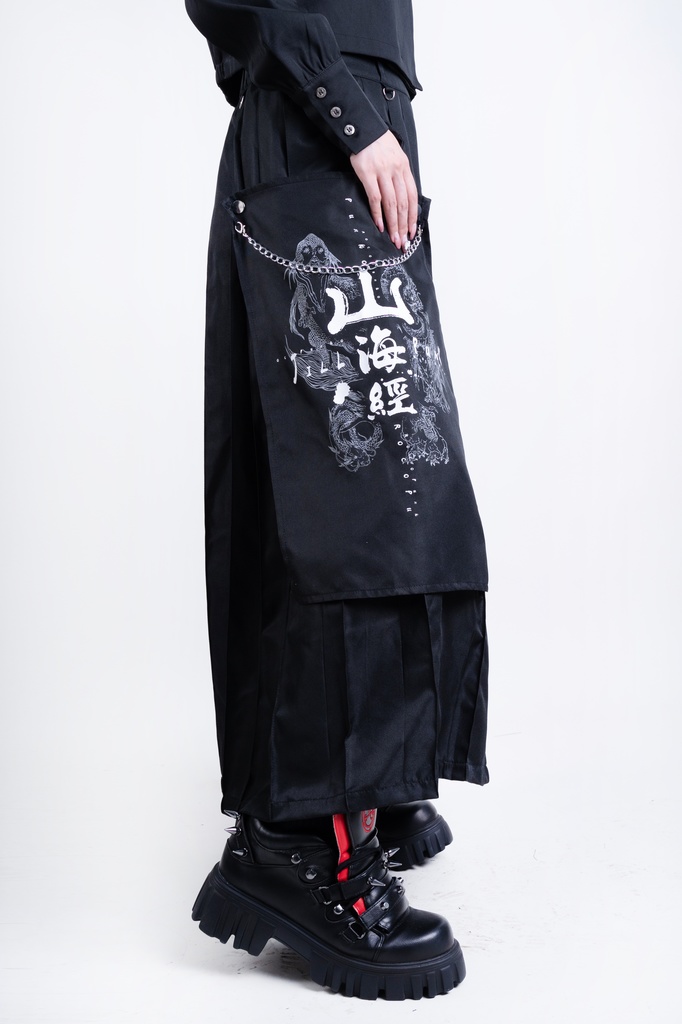 Jillpunk中華モード チャイナ風 山海経奇談 浪人侍 ドレープ袴 ゆるい 漢字書道柄 鎖チェーン付き 取り外し可能なパッチ ワイドバギー剣道パンツ プリーツロング丈ズボン オリジナルパンク メンズ レディース V系 秋葉系 おしゃれ ヴィジュアル系 このページを検索