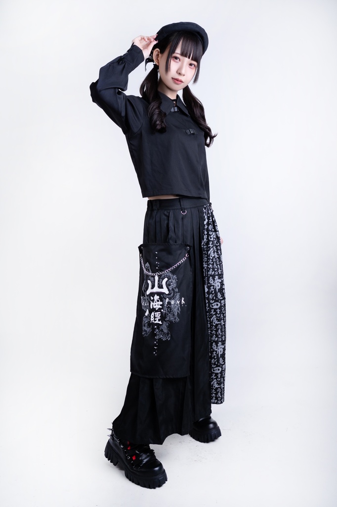 Jillpunk中華モード チャイナ風 山海経奇談 浪人侍 ドレープ袴 ゆるい 漢字書道柄 鎖チェーン付き 取り外し可能なパッチ ワイドバギー剣道パンツ プリーツロング丈ズボン オリジナルパンク メンズ レディース V系 秋葉系 おしゃれ ヴィジュアル系 このページを検索