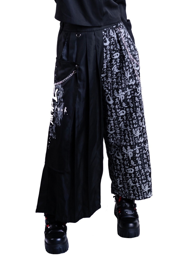 Jillpunk中華モード チャイナ風 山海経奇談 浪人侍 ドレープ袴 ゆるい 漢字書道柄 鎖チェーン付き 取り外し可能なパッチ ワイドバギー剣道パンツ プリーツロング丈ズボン オリジナルパンク メンズ レディース V系 秋葉系 おしゃれ ヴィジュアル系 このページを検索