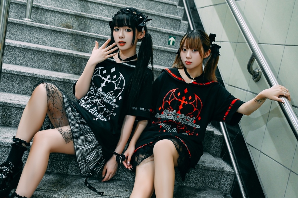 Jillpunk 和洋折衷 ヤンキーJK ゴシック 最後の晩宴 タータンチェック柄 コルセットピアス レースアップ 蝶ネクタイ付き セーラー服 半袖カットソー 男女兼用 オリジナル メンズ レディーカッコいい おしゃれ 男女兼用ファッション