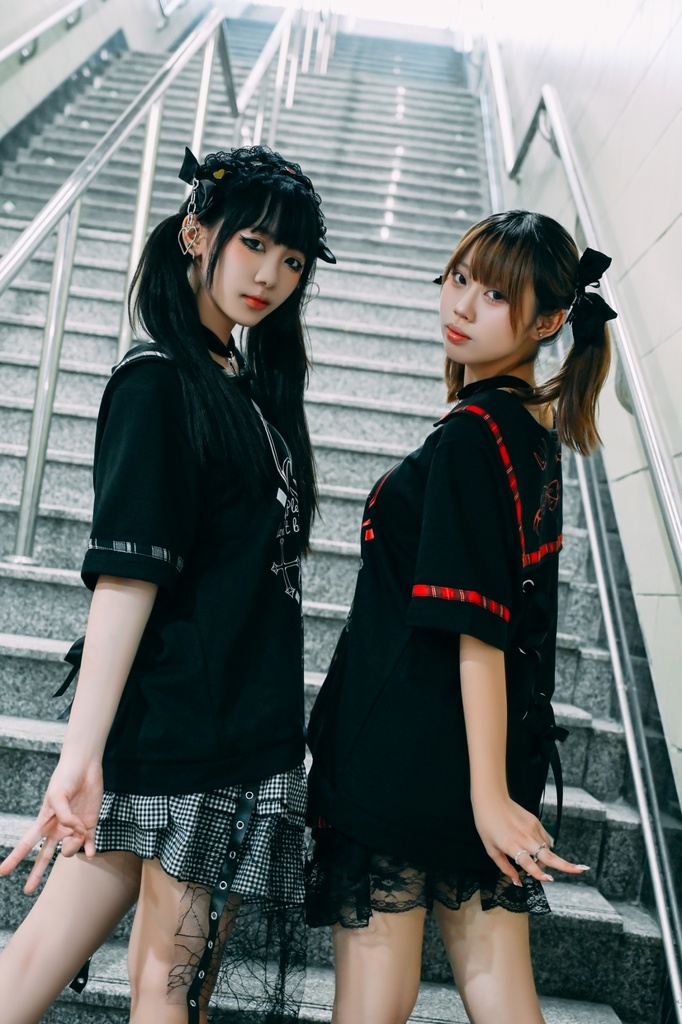 Jillpunk 和洋折衷 ヤンキーJK ゴシック 最後の晩宴 タータンチェック柄 コルセットピアス レースアップ 蝶ネクタイ付き セーラー服 半袖カットソー 男女兼用 オリジナル メンズ レディーカッコいい おしゃれ 男女兼用ファッション