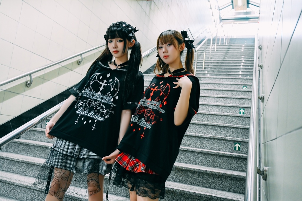 Jillpunk 和洋折衷 ヤンキーJK ゴシック 最後の晩宴 タータンチェック柄 コルセットピアス レースアップ 蝶ネクタイ付き セーラー服 半袖カットソー 男女兼用 オリジナル メンズ レディーカッコいい おしゃれ 男女兼用ファッション