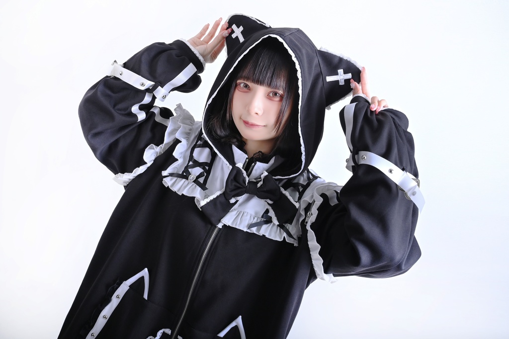 Jillpunkアニメ界隈 地雷系 水色系統 エンジェル猫ちゃん 派手カワ リボン ラインストーン 蝶ネクタイ付き 肩出し フリル ゆったり 猫耳長袖パーカー フード付きジャケット 美少女 オリジナル 天使可愛い おしゃれ ファッション 原宿系