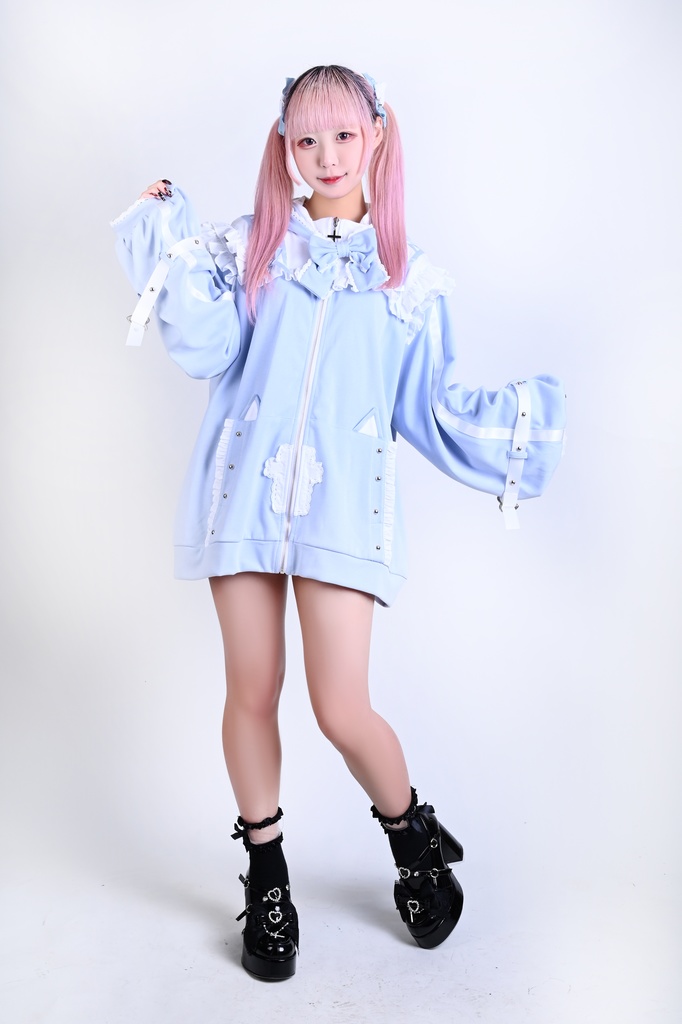 Jillpunkアニメ界隈 地雷系 水色系統 エンジェル猫ちゃん 派手カワ リボン ラインストーン 蝶ネクタイ付き 肩出し フリル ゆったり 猫耳長袖パーカー フード付きジャケット 美少女 オリジナル 天使可愛い おしゃれ ファッション 原宿系