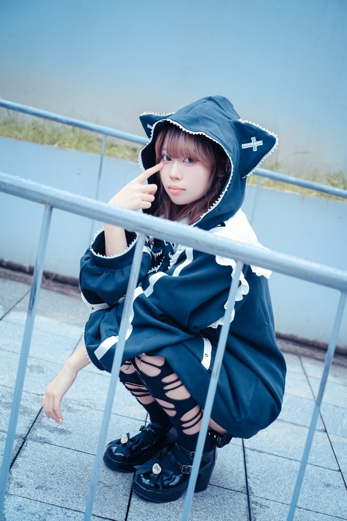 Jillpunkアニメ界隈 地雷系 水色系統 エンジェル猫ちゃん 派手カワ リボン ラインストーン 蝶ネクタイ付き 肩出し フリル ゆったり 猫耳長袖パーカー フード付きジャケット 美少女 オリジナル 天使可愛い おしゃれ ファッション 原宿系