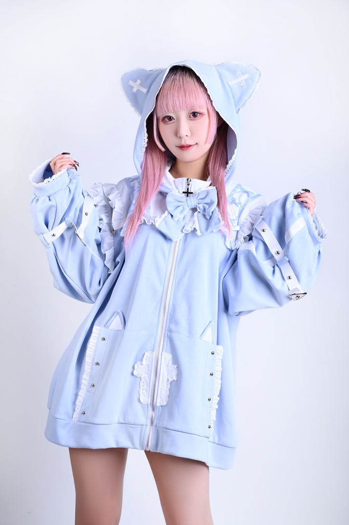 Jillpunkアニメ界隈 地雷系 水色系統 エンジェル猫ちゃん 派手カワ リボン ラインストーン 蝶ネクタイ付き 肩出し フリル ゆったり 猫耳長袖パーカー フード付きジャケット 美少女 オリジナル 天使可愛い おしゃれ ファッション 原宿系