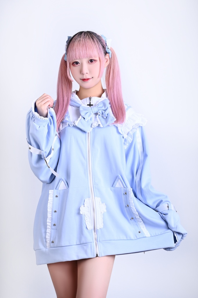 Jillpunkアニメ界隈 地雷系 水色系統 エンジェル猫ちゃん 派手カワ リボン ラインストーン 蝶ネクタイ付き 肩出し フリル ゆったり 猫耳長袖パーカー フード付きジャケット 美少女 オリジナル 天使可愛い おしゃれ ファッション 原宿系