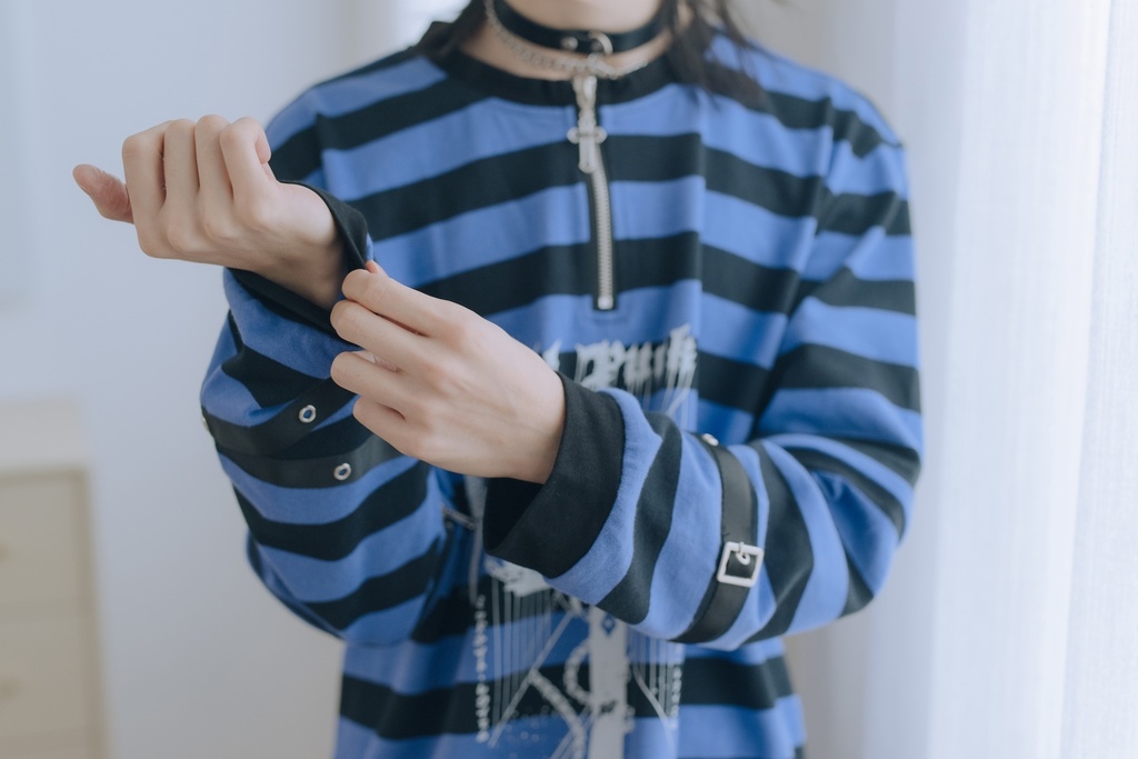 Jillpunk 復刻版 パンクロック Y2K エモい ボーダー柄 着回し利く 1/4ジップ クロスチャーム 漁網メッシュアームカバー付き 長袖ゆったり カットソーTシャツ オリジナル メンズ レディー おしゃれ男女兼用ファッション
