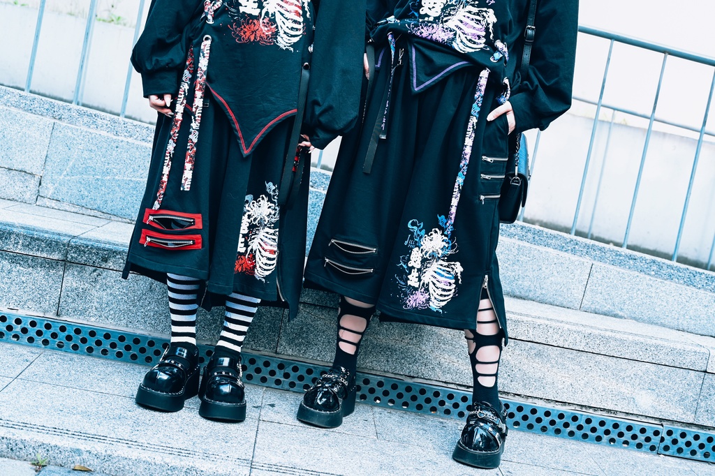 Jillpunk和風モード 甦生彼岸花 浪人侍 ドレープ袴 ゆるい カプリ ファスナー付き ワイド 七分丈バギー 剣道パンツ プリーツロング丈ズボン オリジナルパンク メンズ レディース V系 秋葉系 おしゃれ ストリート