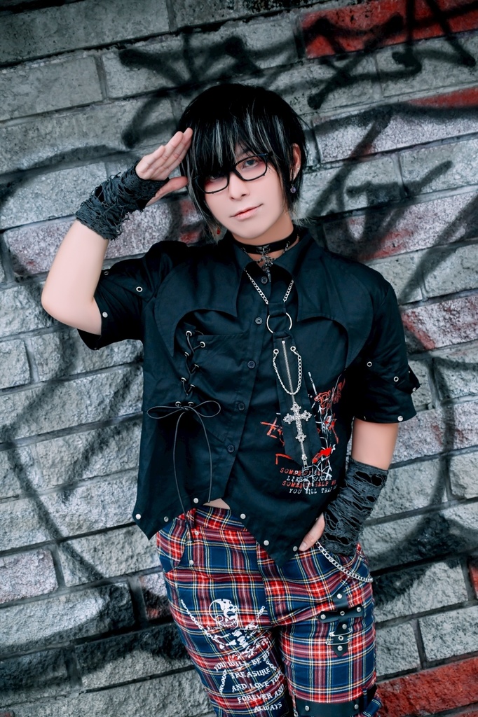 Jillpunkパンク バンギャ ハロウィン 悪魔メッセンジャー コウモリ羽根襟 レースアップ装飾 クロスチャームネクタイ付き コルセットピアス 燕尾半袖 ボタンダウンシャツ オリジナル メンズ レディー V系 おしゃれ 男女兼用ファッション