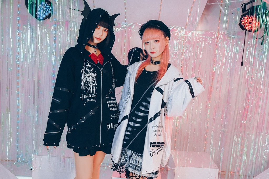 Jillpunk ダークアニメ風 ヘヴィメタル パンクロック 骸骨聖約 メタルパーツ 鎖チェーン付き 悪魔羽パーカー フード付きジャケット オリジナル メンズ レディーズ クール おしゃれ男女兼用カッコいい ファッション