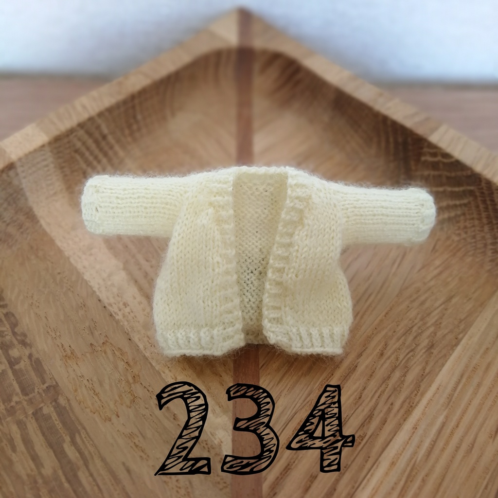 【白色】ボタンレスカーディガン