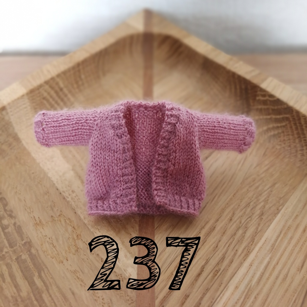 【ピンク色】ボタンレスカーディガン