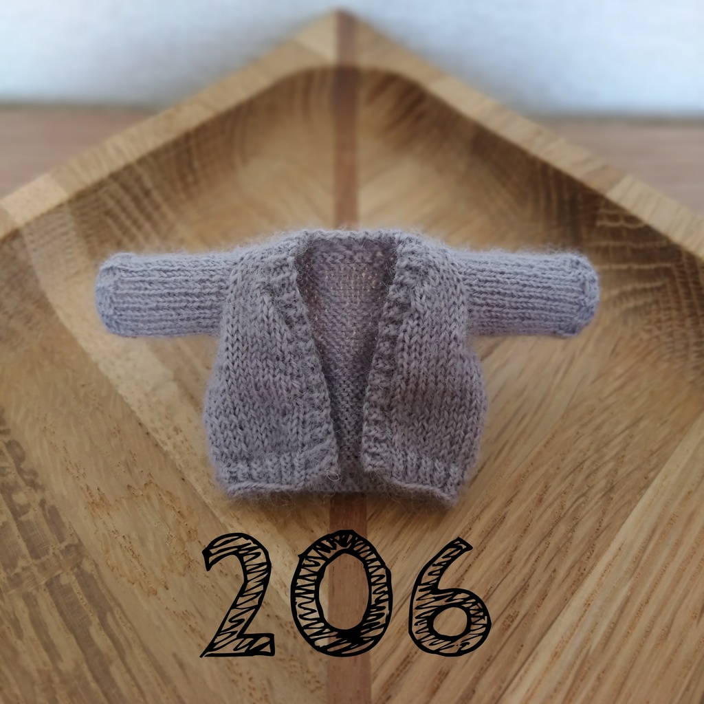 【灰色】ボタンレスカーディガン