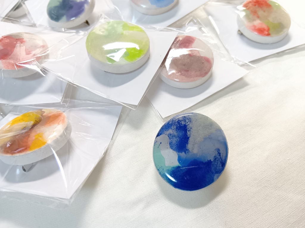 岩絵具ブローチ