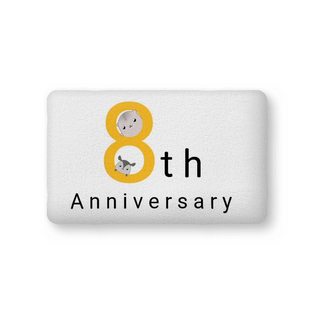 小さくなった買わせる気のない8周年記念クッション