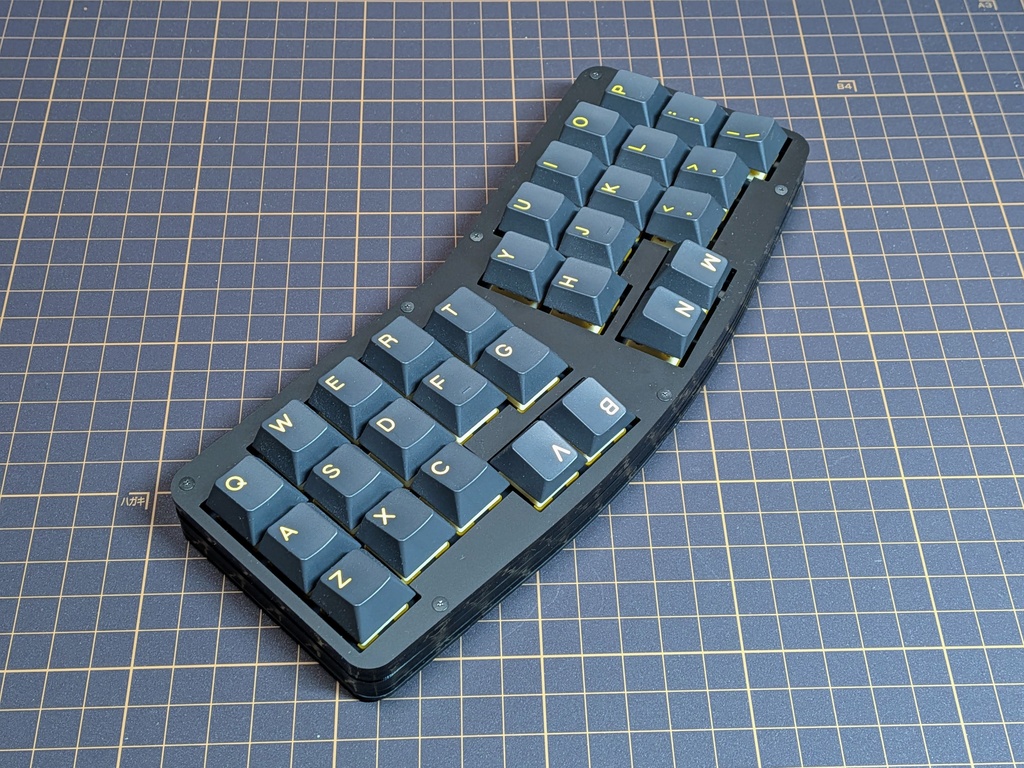 《3行×10列親指ずらし配列カラムスタッガード・キーボード》「Whale30」