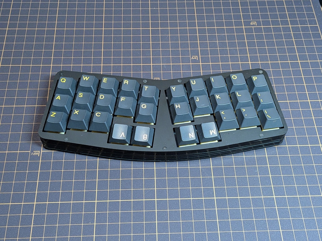 《3行×10列親指ずらし配列カラムスタッガード・キーボード》「Whale30」