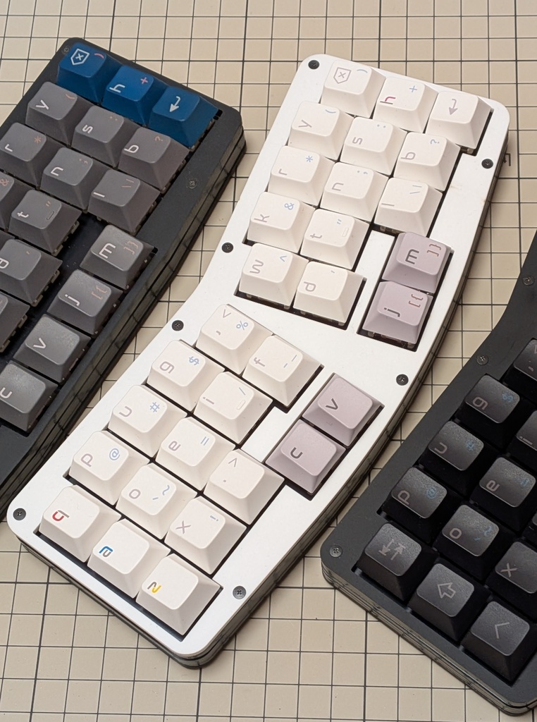 《3行×10列親指ずらし配列カラムスタッガード・キーボード》「Whale30」