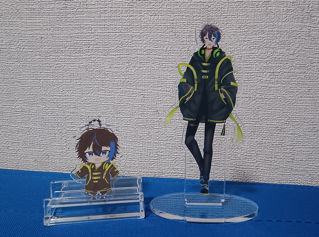 望月おさむのアクスタ&アクキー　サイバーパンク衣装！