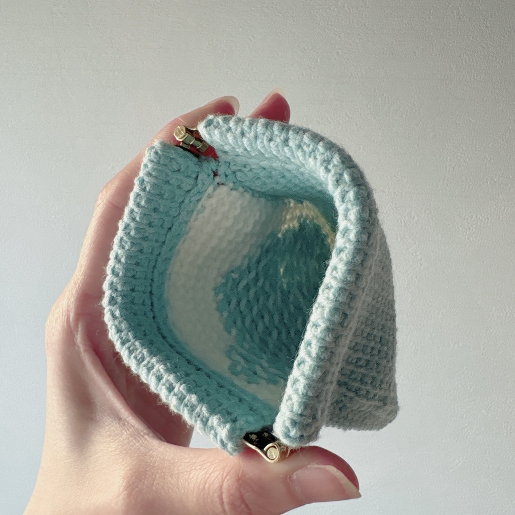 🩵美子さんモチーフ アフガン編みばねポーチ(青ラカラー)
