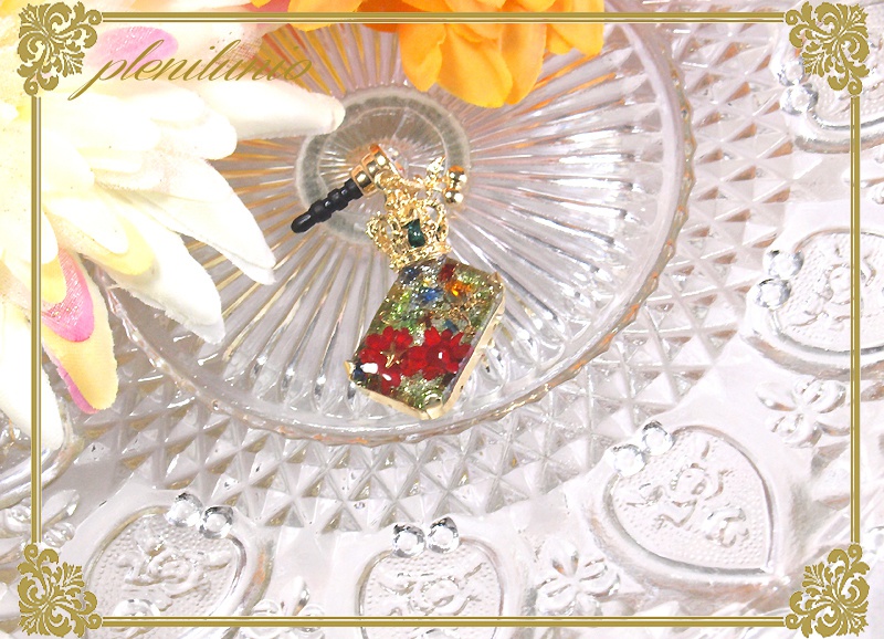 【ジョジョの奇妙な冒険】レジンのイヤホンジャックピアス【3部】