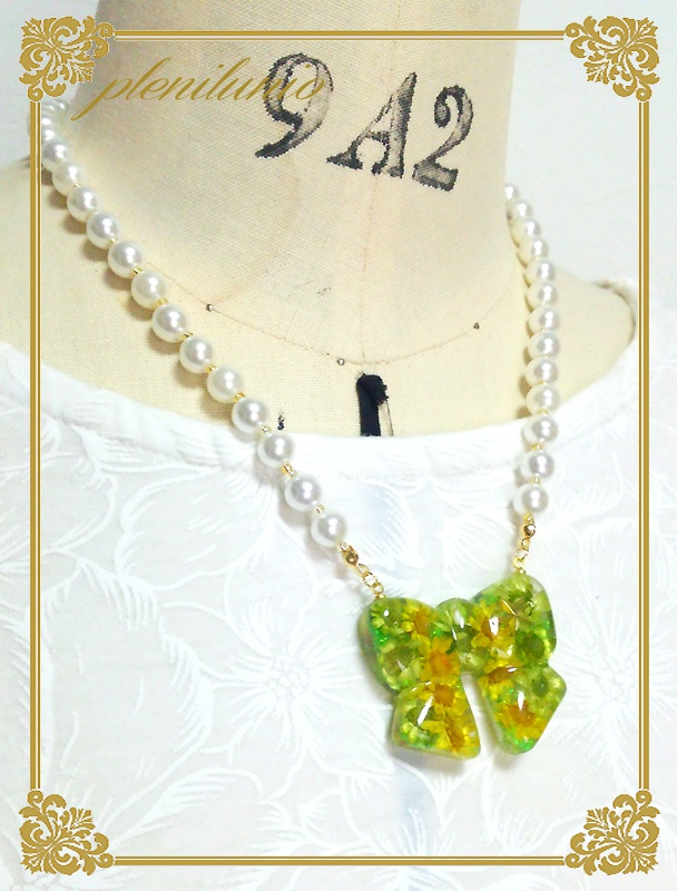 【ジョジョの奇妙な冒険】レジンリボンのネックレス【2部】