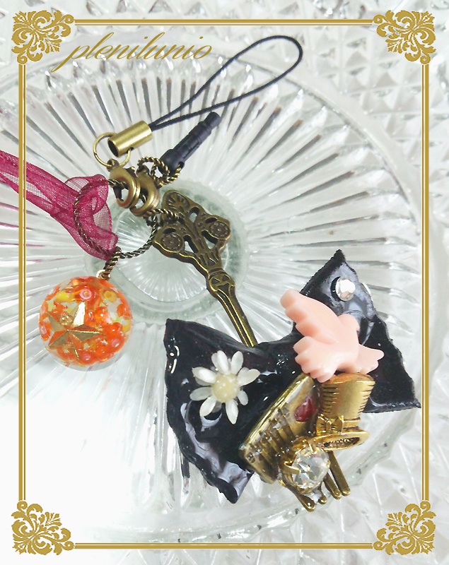 【ジョジョの奇妙な冒険】イカスミパスタのネックレスとバッグチャーム