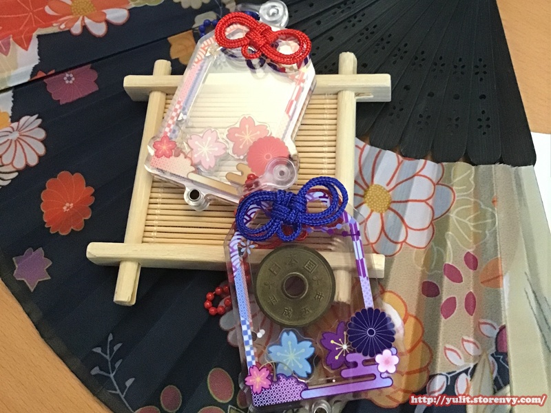 シャカシャカ御守◆アクリルキーホルダー