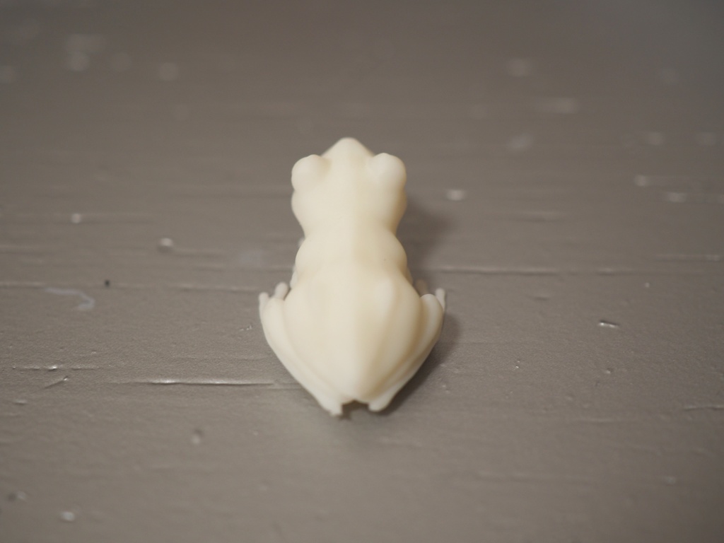 『どんな色にカエル?-デザイン×カエル-』(未塗装)