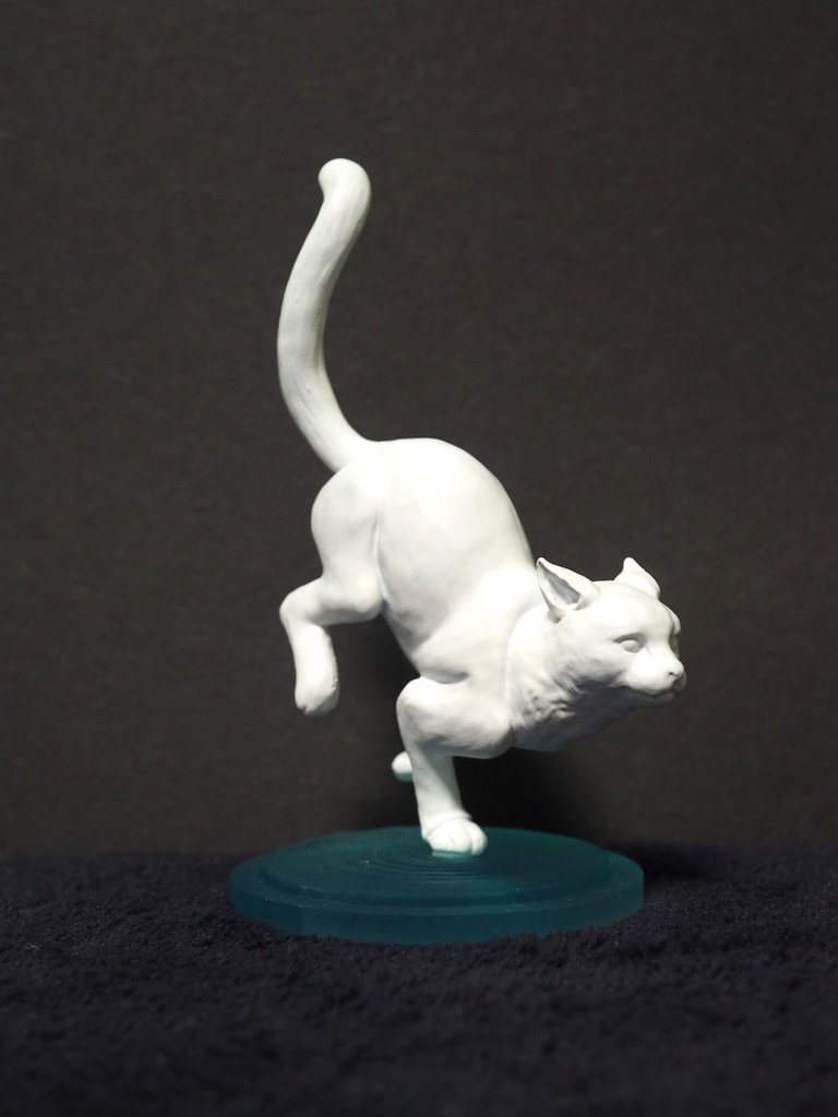 『走る猫』猫フィギュア