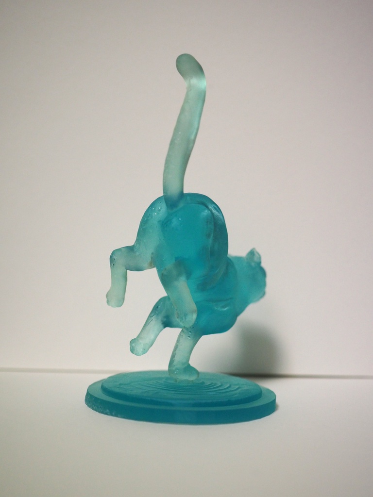 『走る猫』猫フィギュア