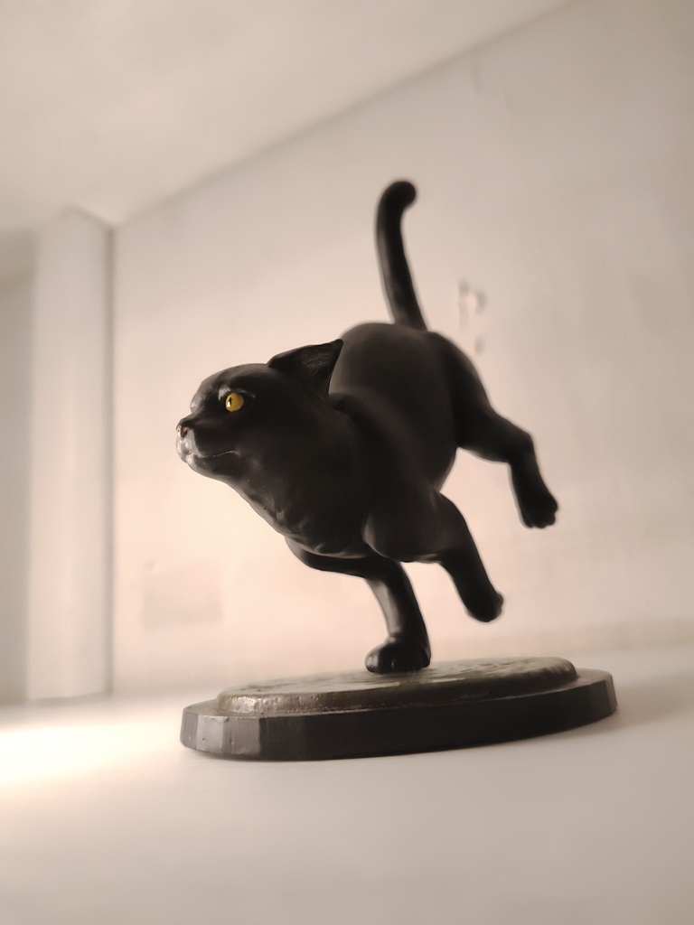 『走る猫』猫フィギュア