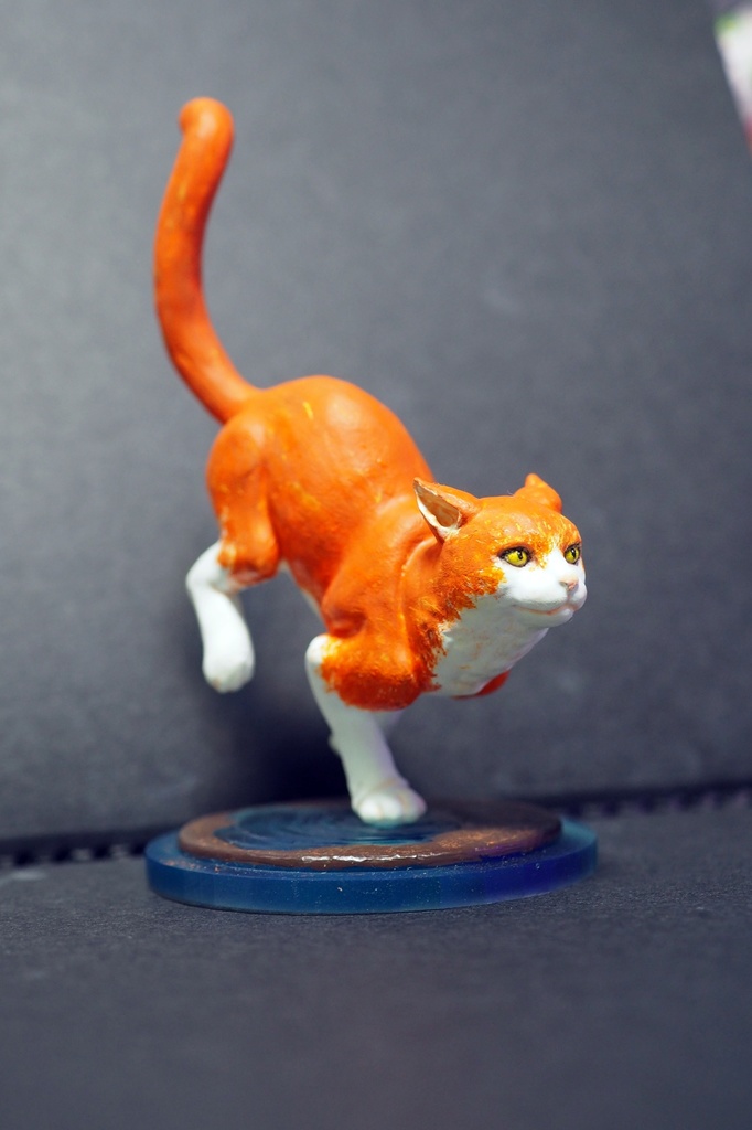 『走る猫』猫フィギュア