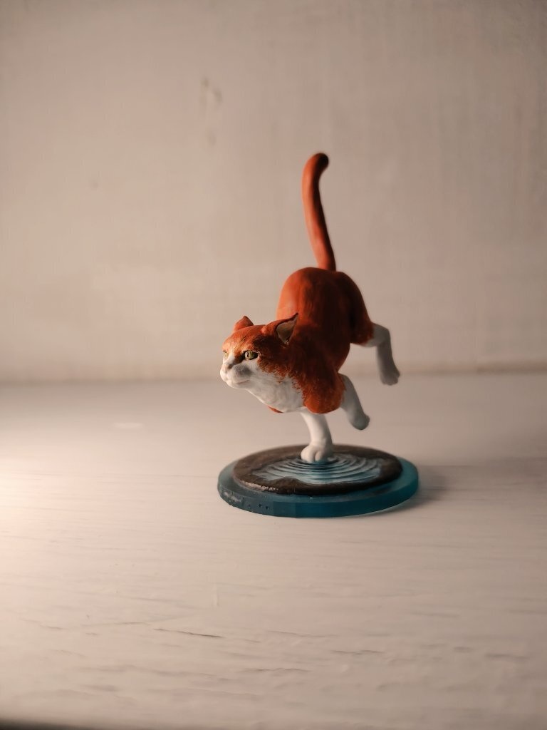 『走る猫』猫フィギュア