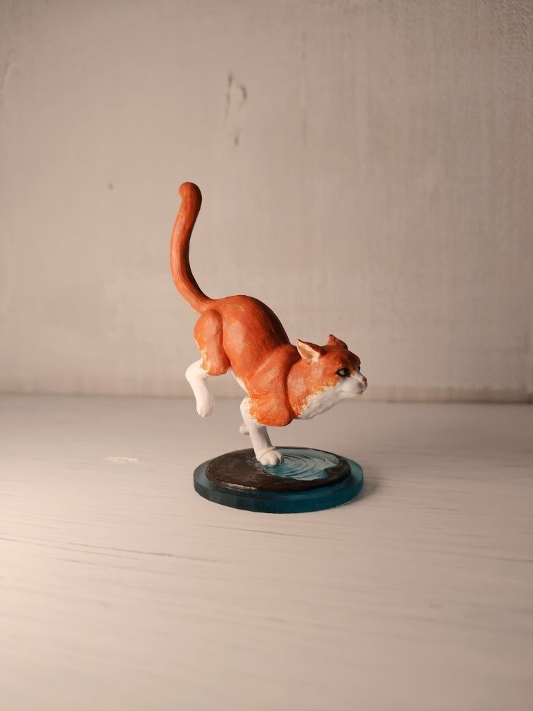 『走る猫』猫フィギュア
