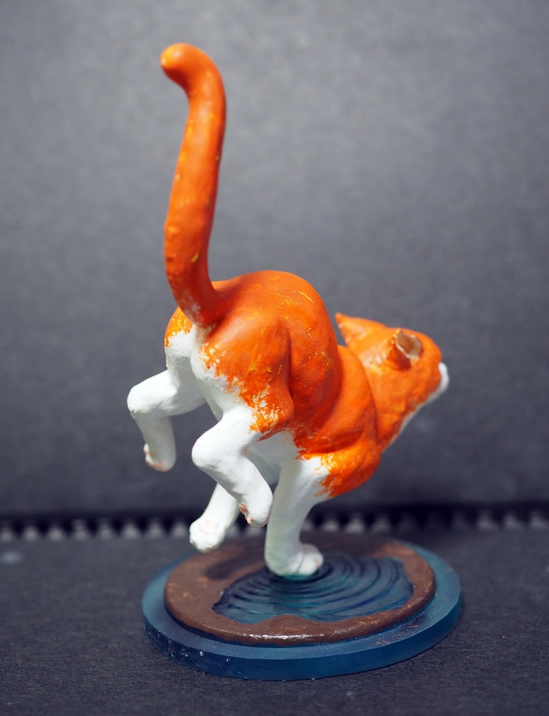 『走る猫』猫フィギュア