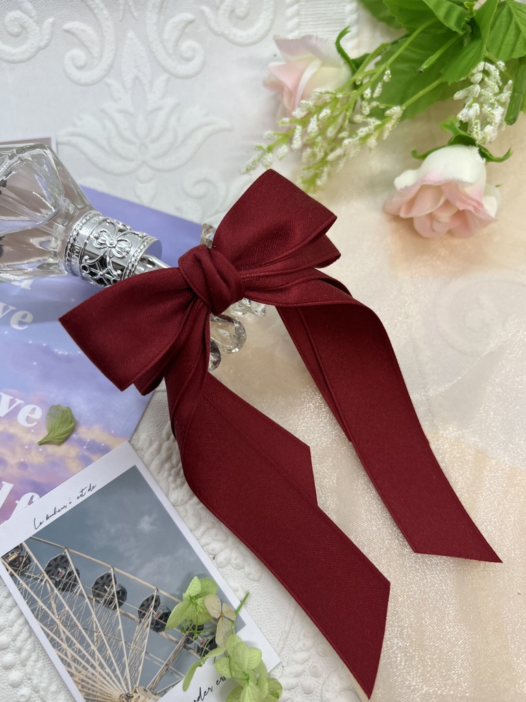 ボルドーのシンプルなリボン