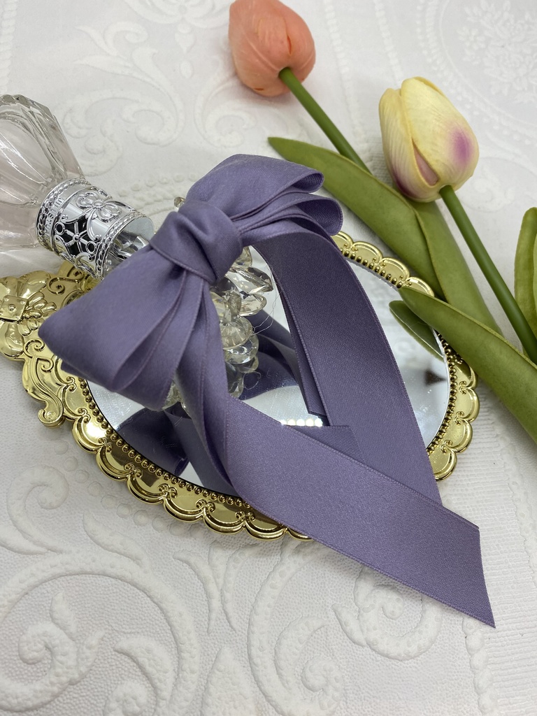 くすみパープルのリボン