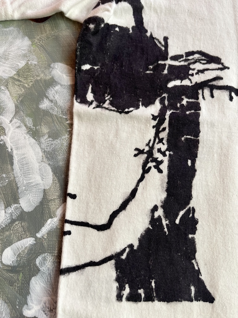 「産声さえ嘘泣きだったかもしれないのに。」手塗りTシャツ