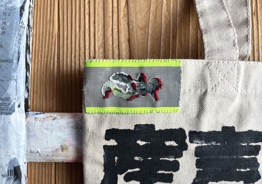 「産声さえ嘘泣きだったかもしれないのに。」手塗りバッグ