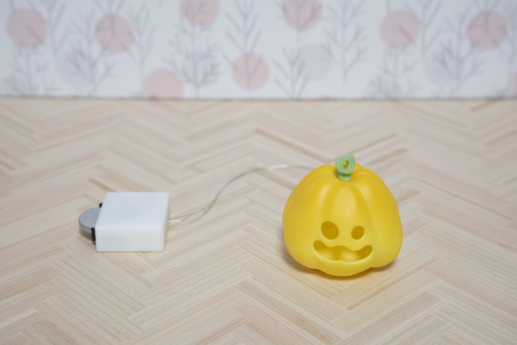ハロウィンの黄色いかぼちゃランプ