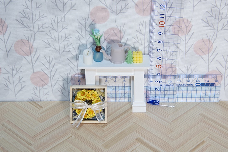 ひまわりリースと小さなマントルピース*シャインホワイト*