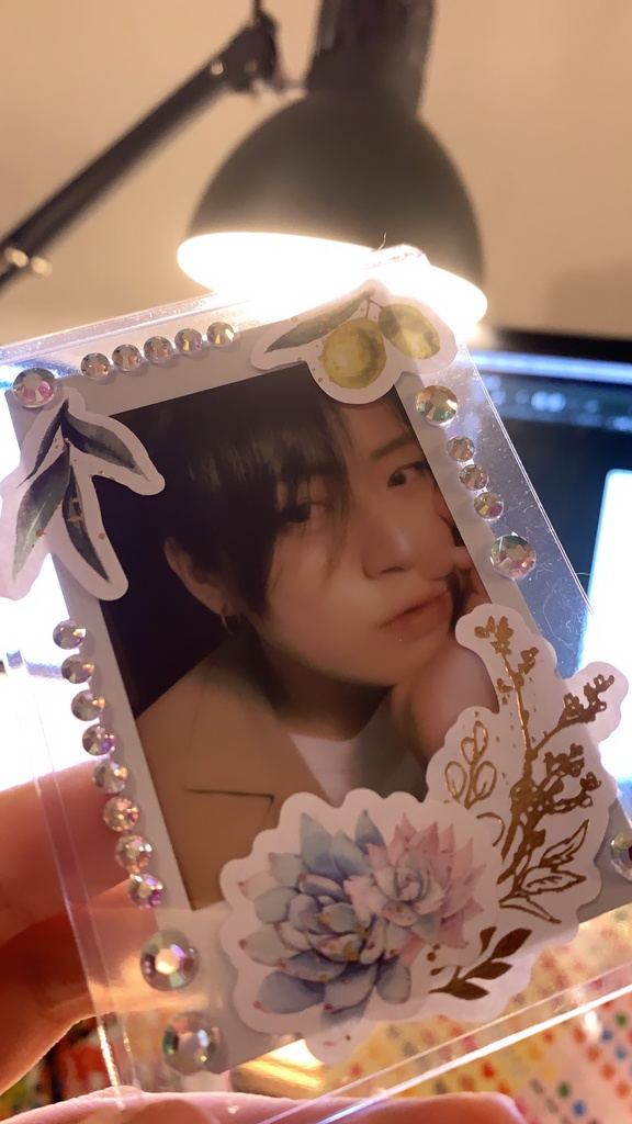 ランダムチェキ（私服）&チェキデコケース付きver