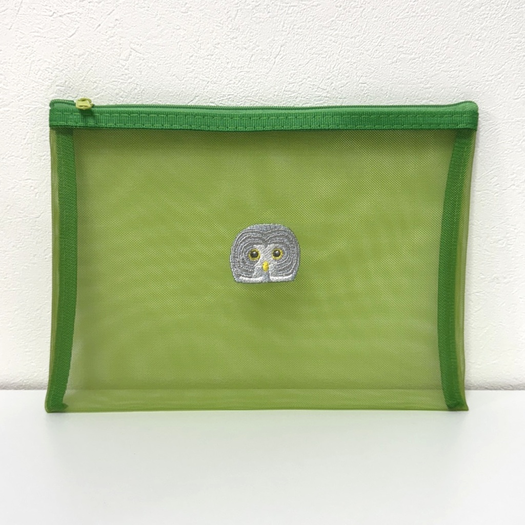 カラフトフクロウの刺繍メッシュポーチ