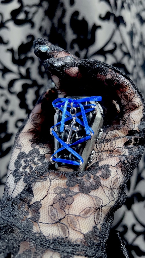 編み上げリボンの棺桶リング<タナトスブラック>