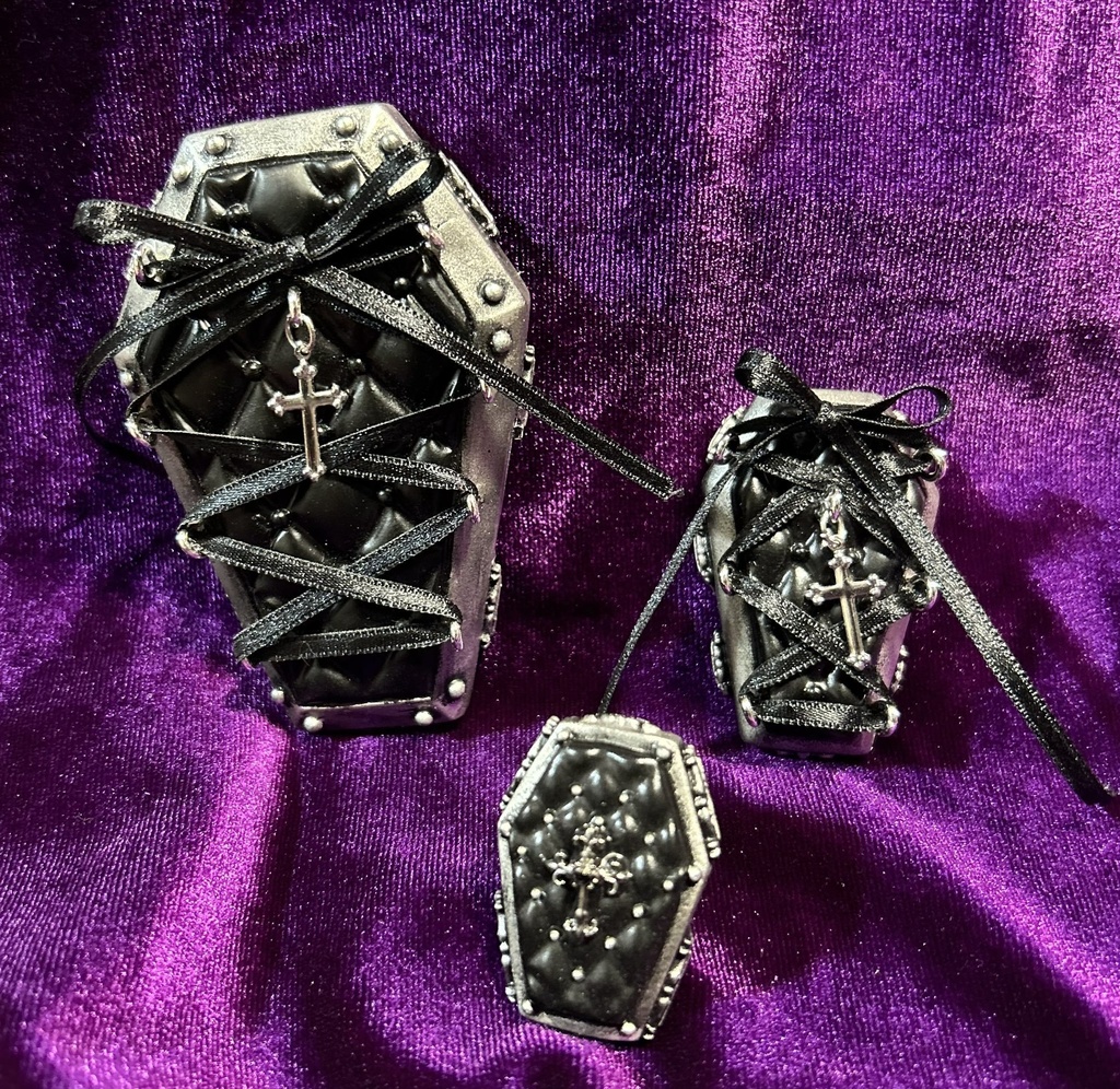 編み上げリボンの棺桶リング<タナトスブラック>