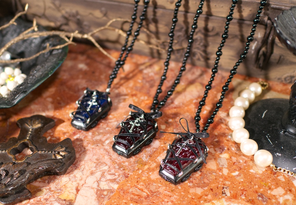 編み上げリボンの棺桶ネックレス<Phamtom coffin>